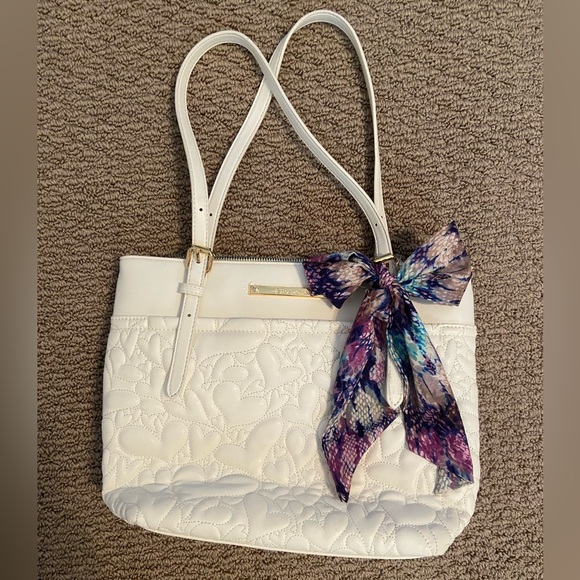 Handbags - Betsey Johnson White Heart Embossed Shoulder Bag - AS IS 👌